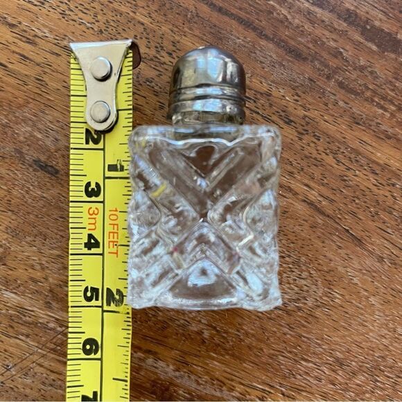 Set of 2 Small Silver Plated Cut Glass Salt and Pepper Shakers NWOT - Picture 4 of 6